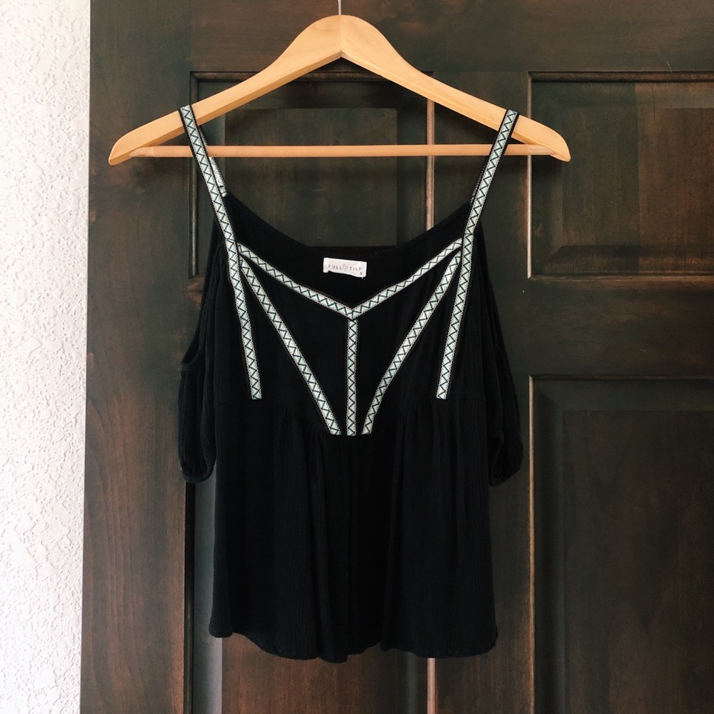 Black, off-the-shoulder tank top!